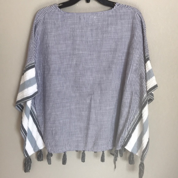 Patterned Poncho - Picture 5 of 5
